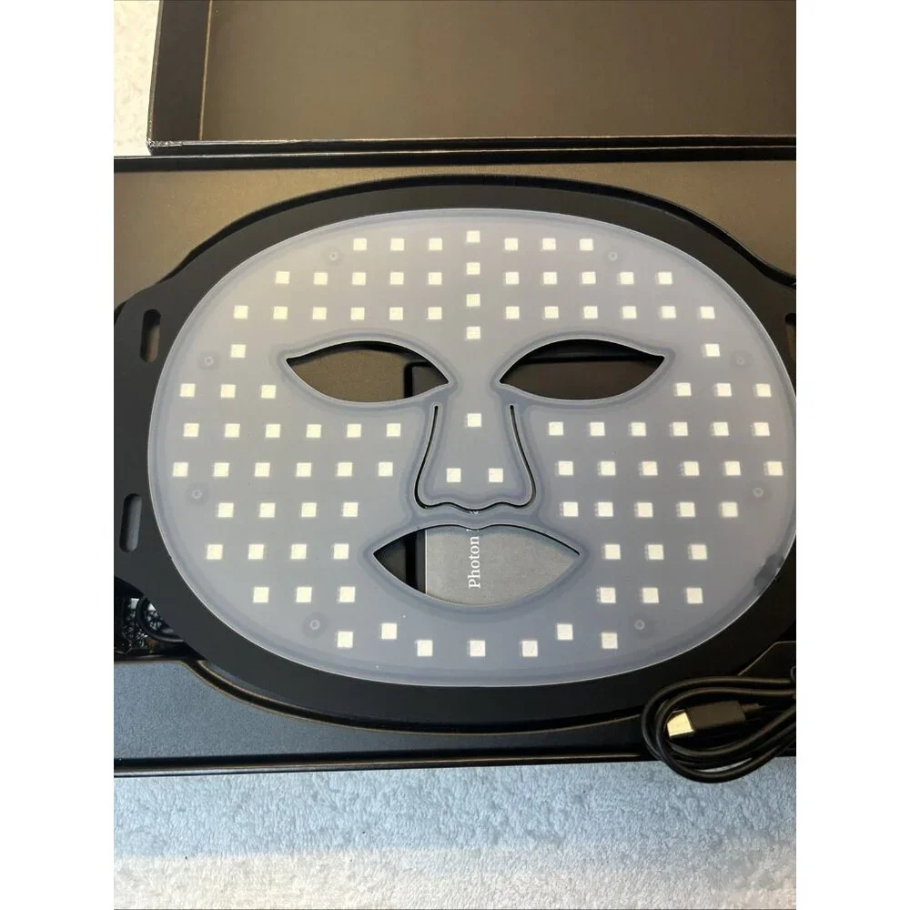 Luminantiage LED Light Therapy Mask Kit with Remote New in Sealed Box